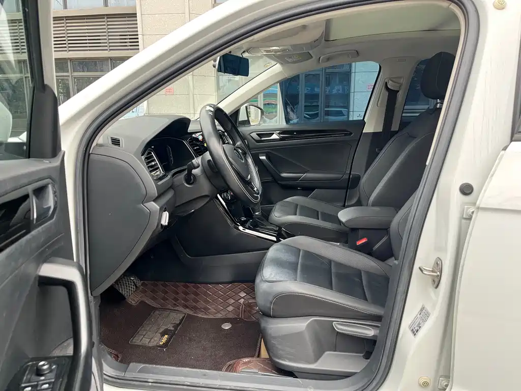 VOLKSWAGEN T ROC EXPLORING SONGS