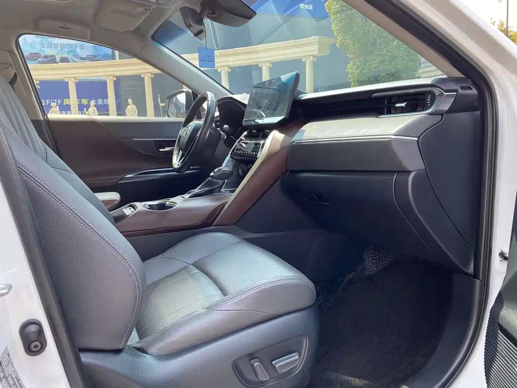Toyota Harrier 2024 2.0L CVT Premium