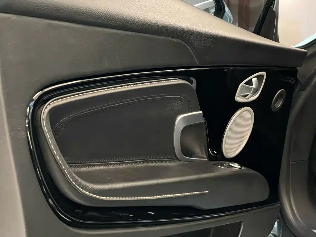 Aston Martin DB11 2019 4.0T V8 Coupe