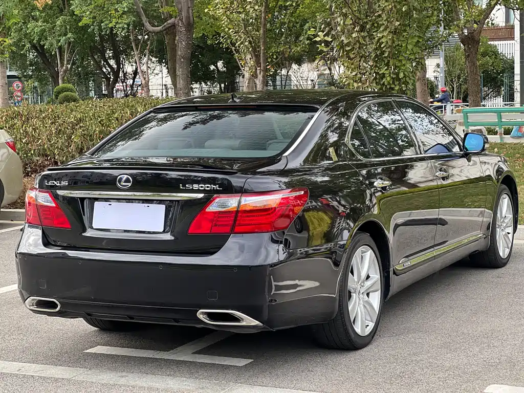 Lexus LS — миниатюра 6