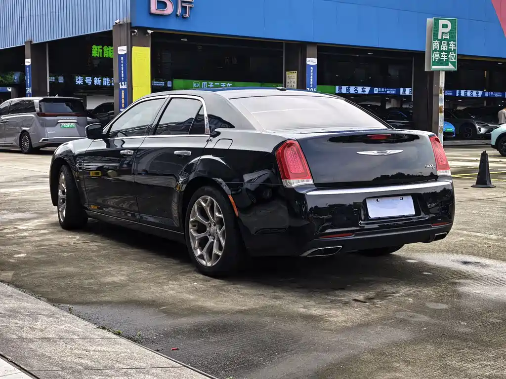 Chrysler 300C — миниатюра 5