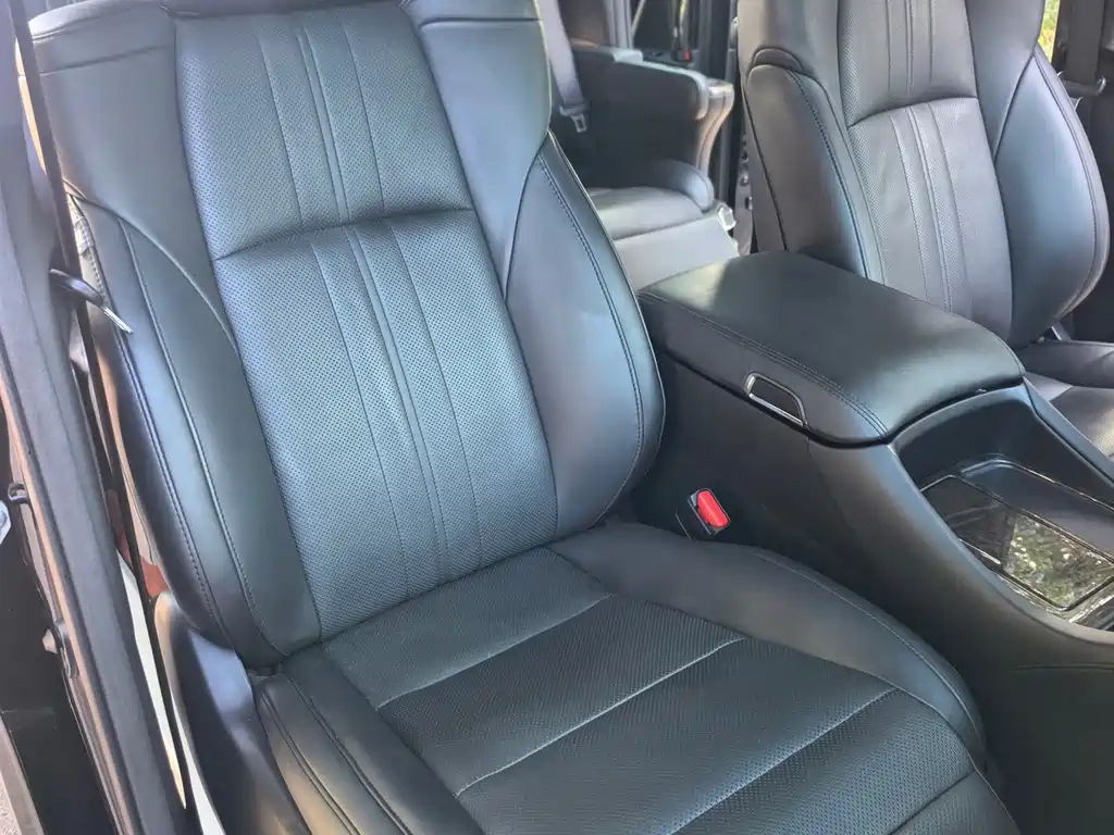 Toyota Alphard — миниатюра 11