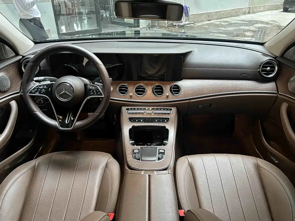 Mercedes-Benz E-Class — миниатюра 20