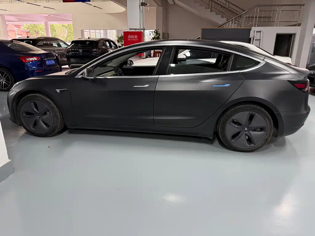 Tesla Model 3 — миниатюра 13
