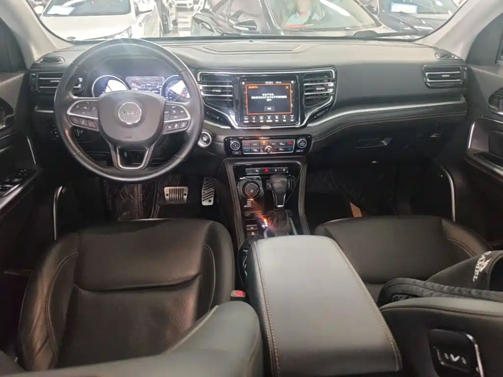 Jeep Grand Commander — миниатюра 10