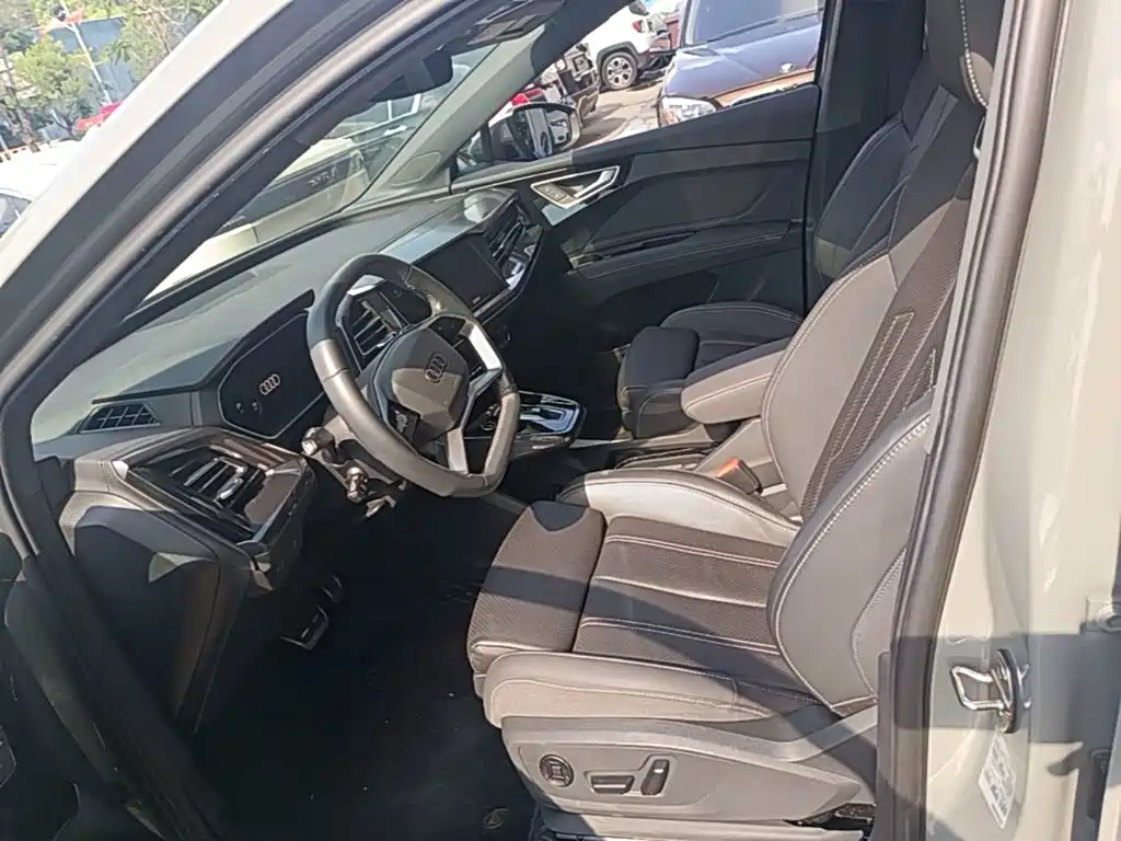 Audi Q4 e-tron — миниатюра 15