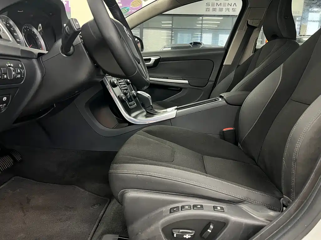 Volvo S60 (Import) — миниатюра 7