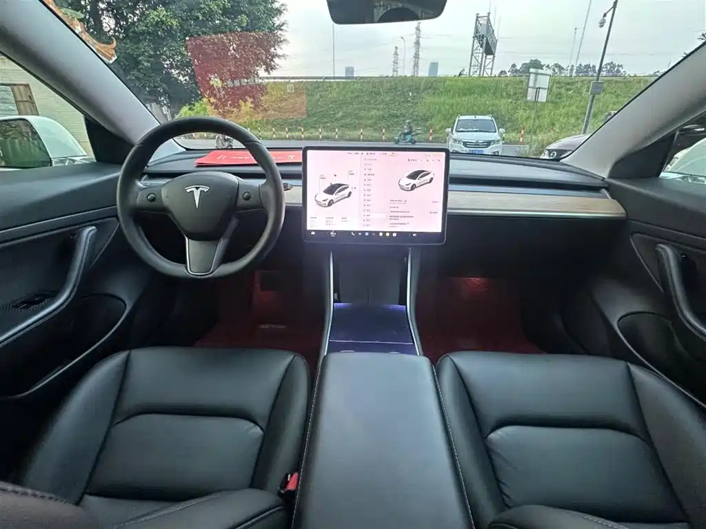 Tesla Model 3 — миниатюра 3