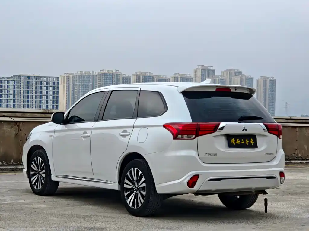Mitsubishi Outlander — миниатюра 16