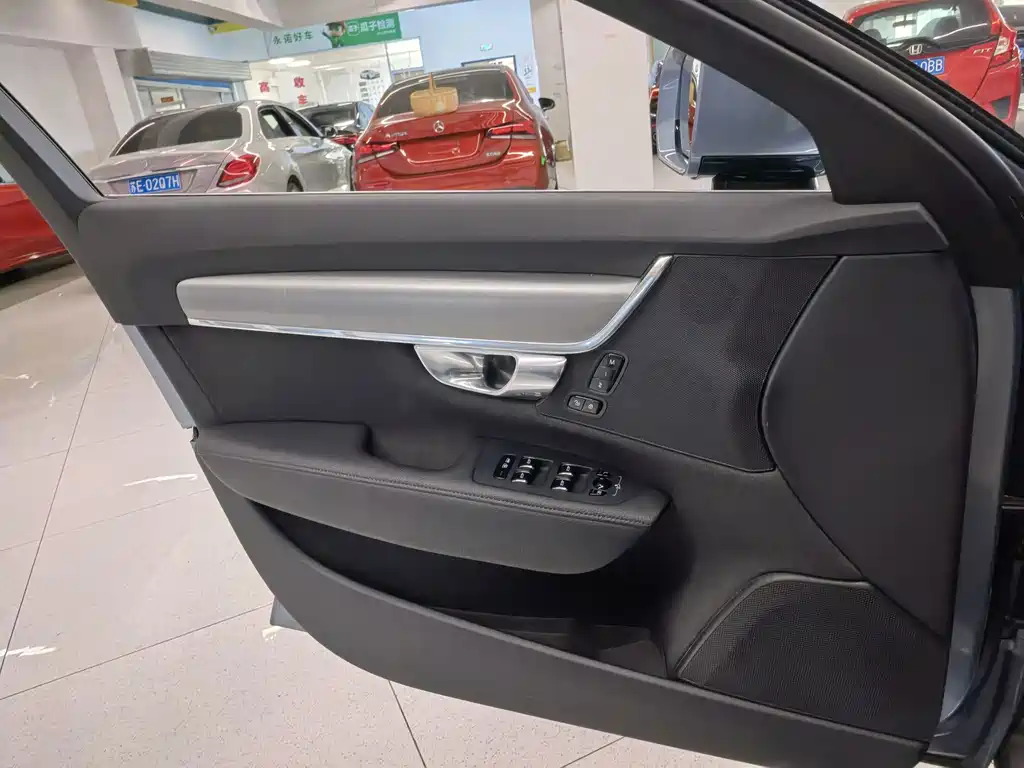 Volvo S90 — миниатюра 14