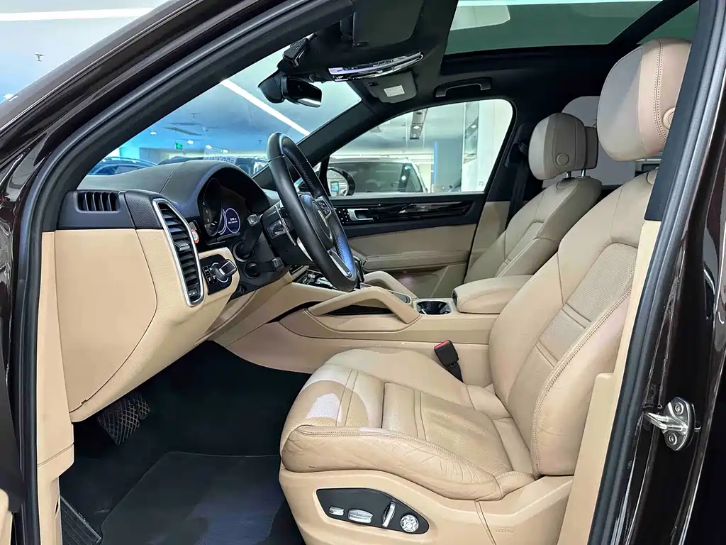 Porsche Cayenne — миниатюра 9