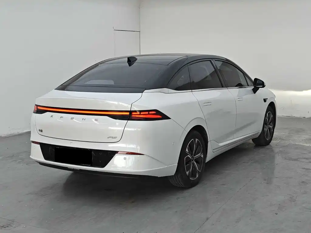 XPeng P5 — миниатюра 9