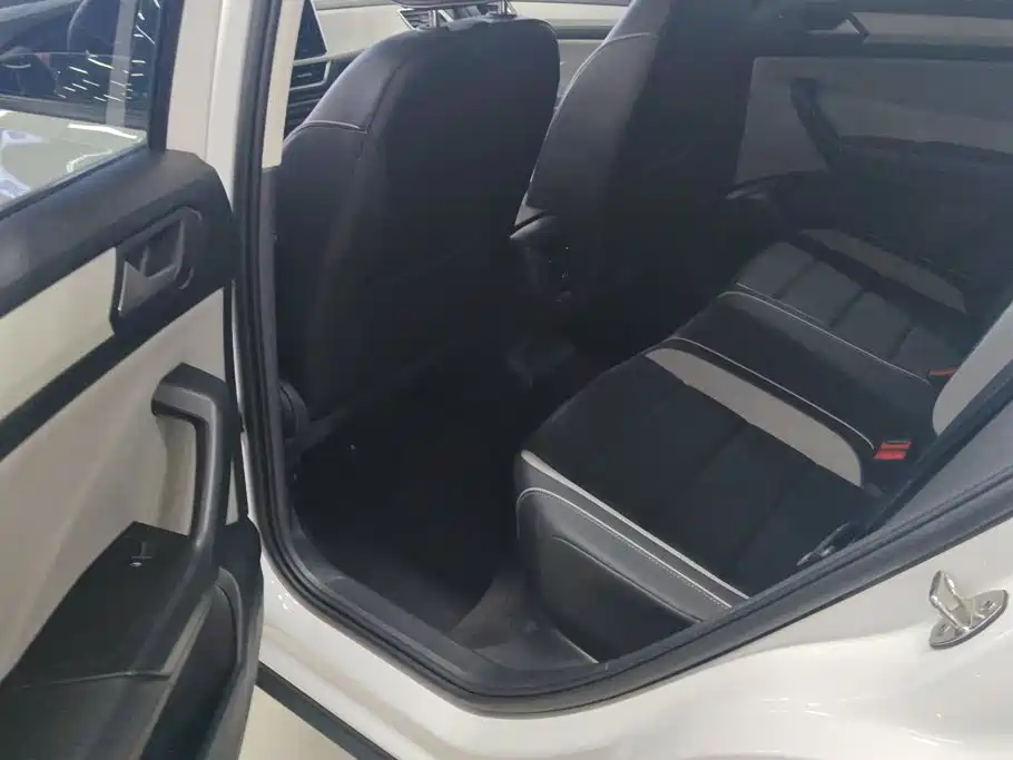 Volkswagen T-Roc — миниатюра 11