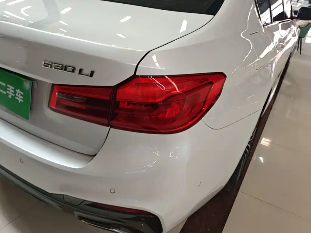 BMW 5 Series — миниатюра 8