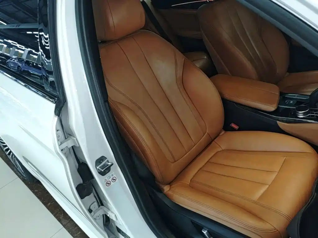 BMW 5 Series — миниатюра 25