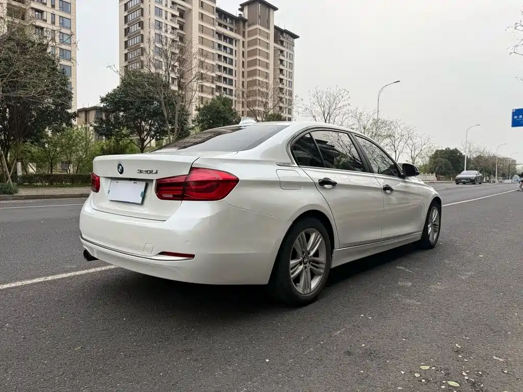 BMW 3 Series — миниатюра 13