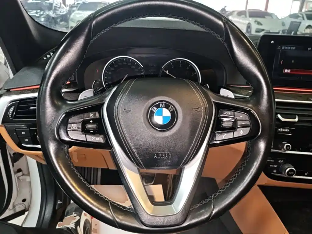 BMW 5 Series — миниатюра 11