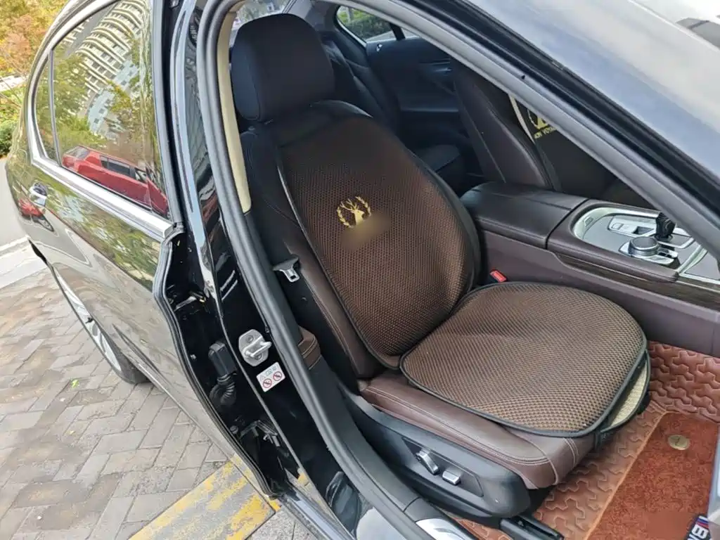 BMW 7 Series — миниатюра 25