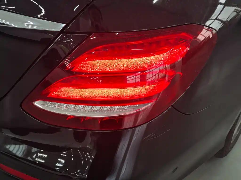 Mercedes-Benz E-Class — миниатюра 18