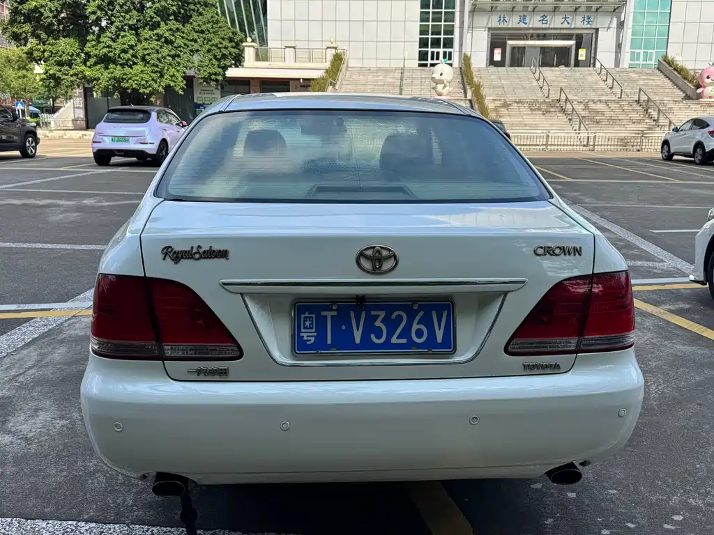 Toyota Crown — миниатюра 6