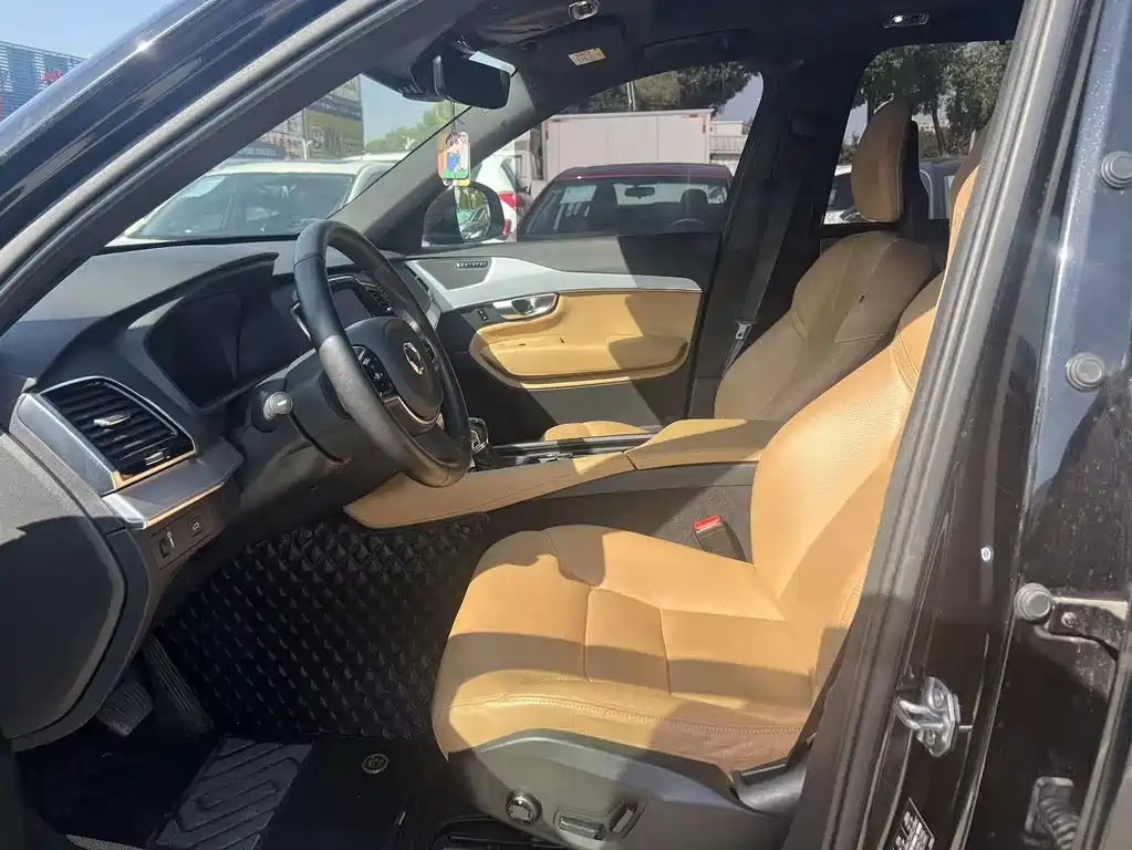 Volvo XC90 — миниатюра 5