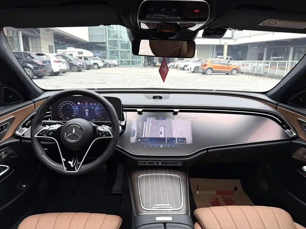 Mercedes-Benz E-Class — миниатюра 6