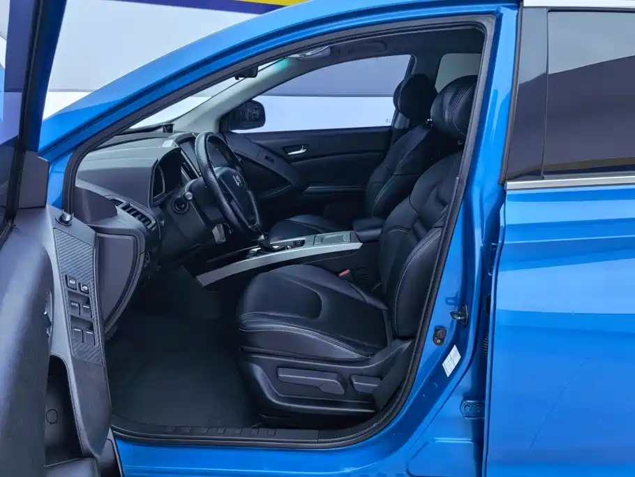 Luxgen U6 — миниатюра 9