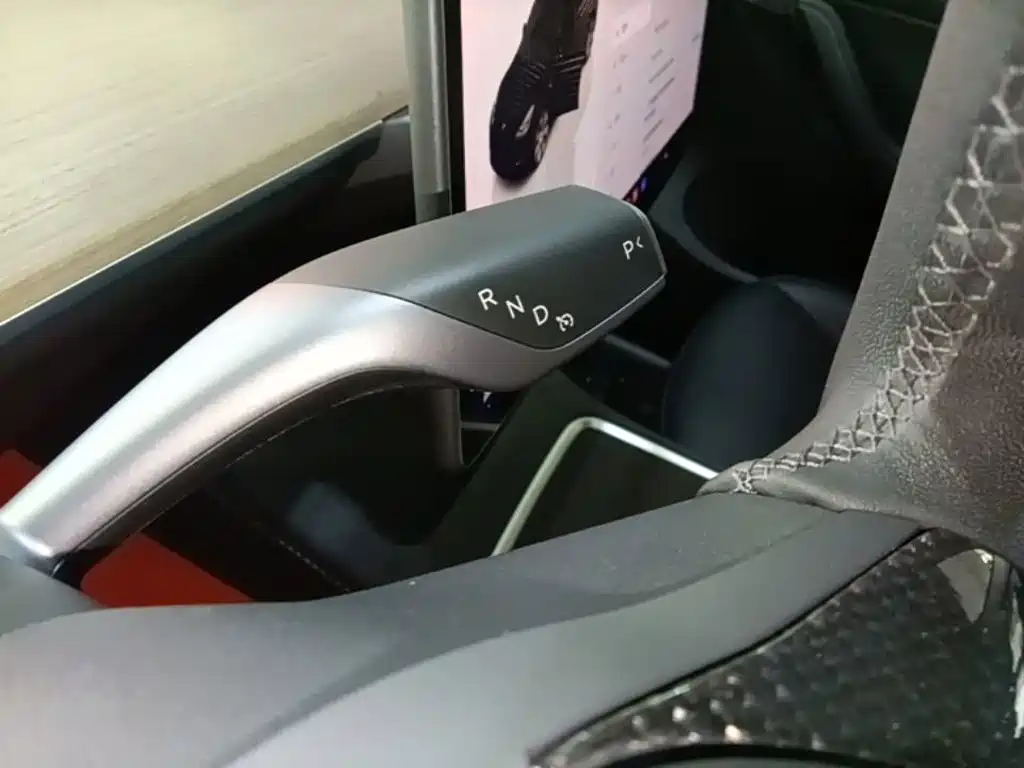 Tesla Model Y — миниатюра 14