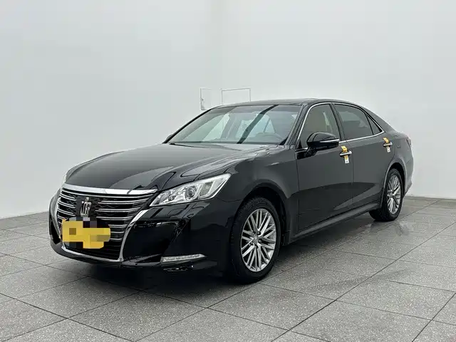 Toyota Crown 2015