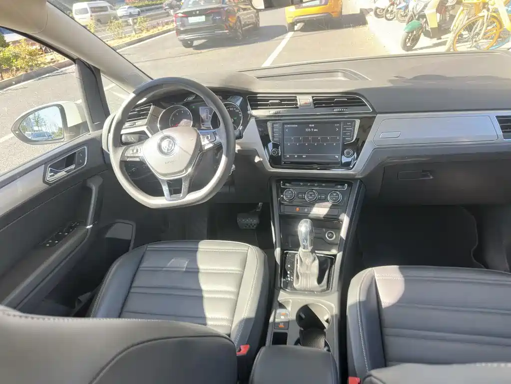 Volkswagen Touran — миниатюра 6