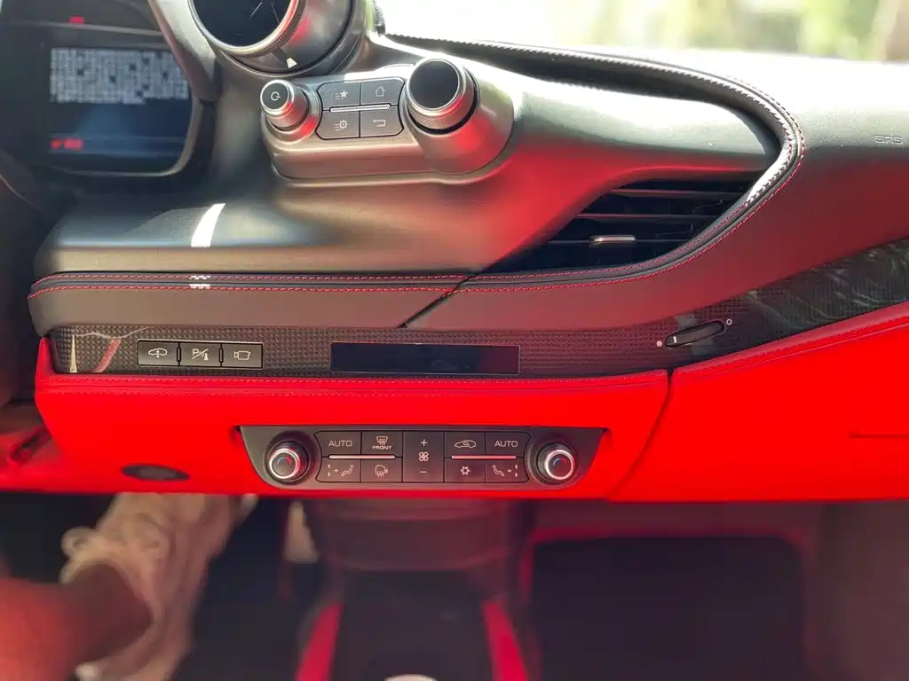 Ferrari F8 — миниатюра 8