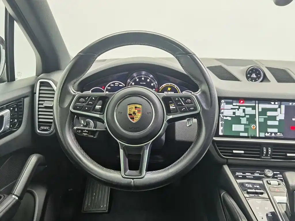 Porsche Cayenne — миниатюра 11
