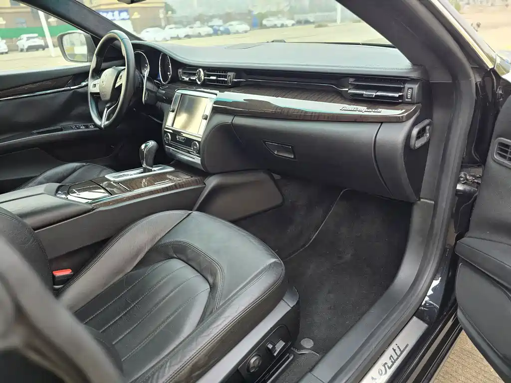 Maserati Quattroporte — миниатюра 8