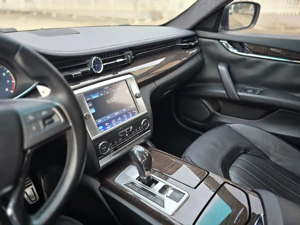 Maserati Quattroporte — миниатюра 12
