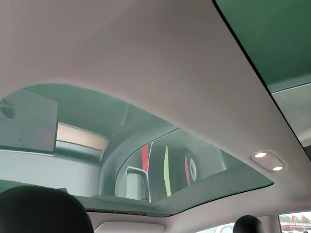 Tesla Model 3 — миниатюра 18