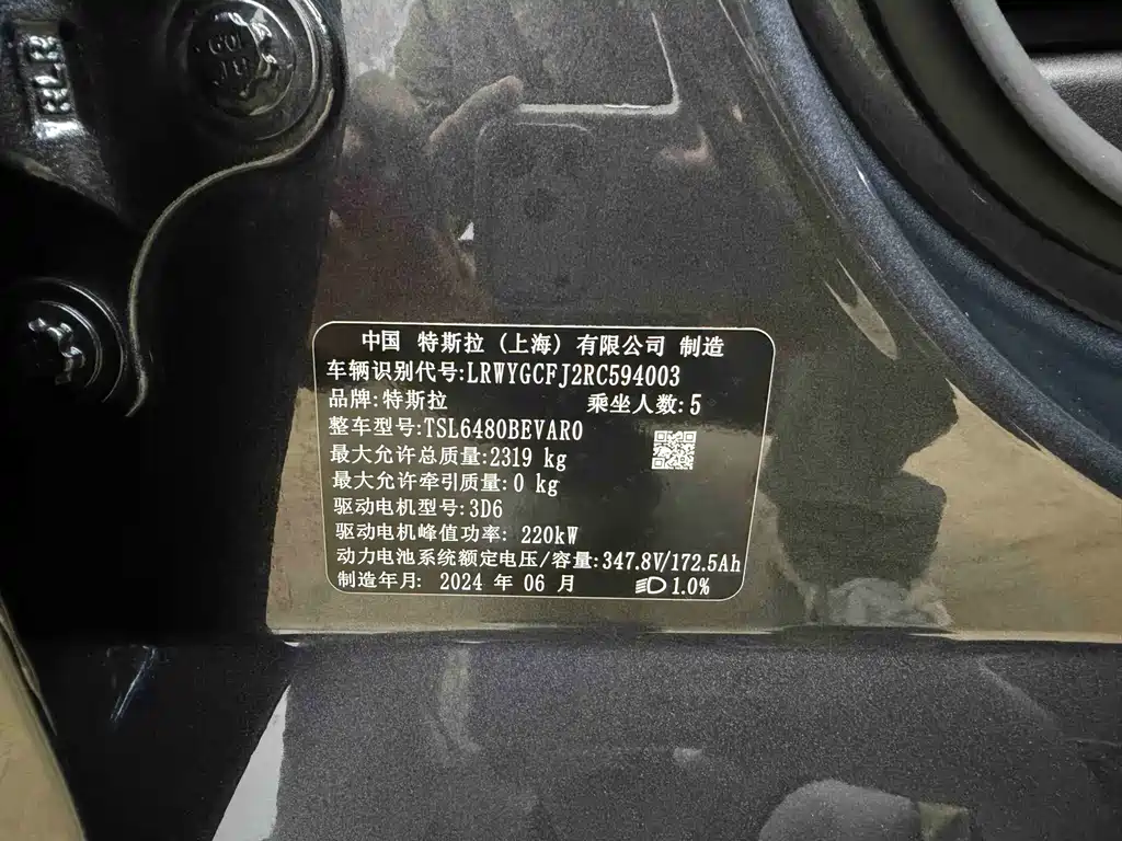 Tesla Model Y — миниатюра 17