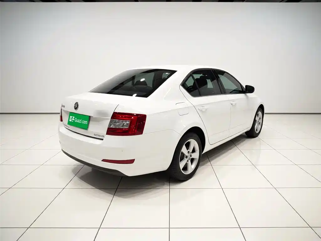 Skoda Octavia 2015 1.6L MT
