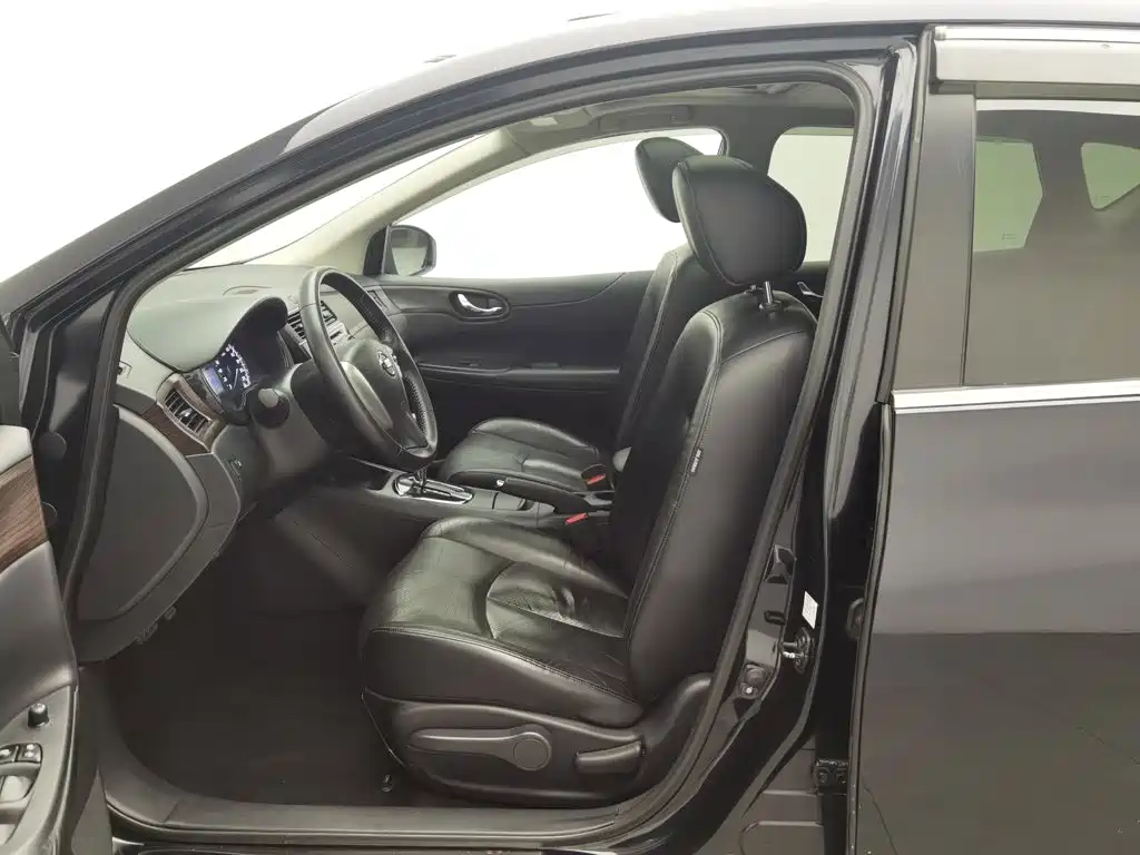Nissan Tiida — миниатюра 10