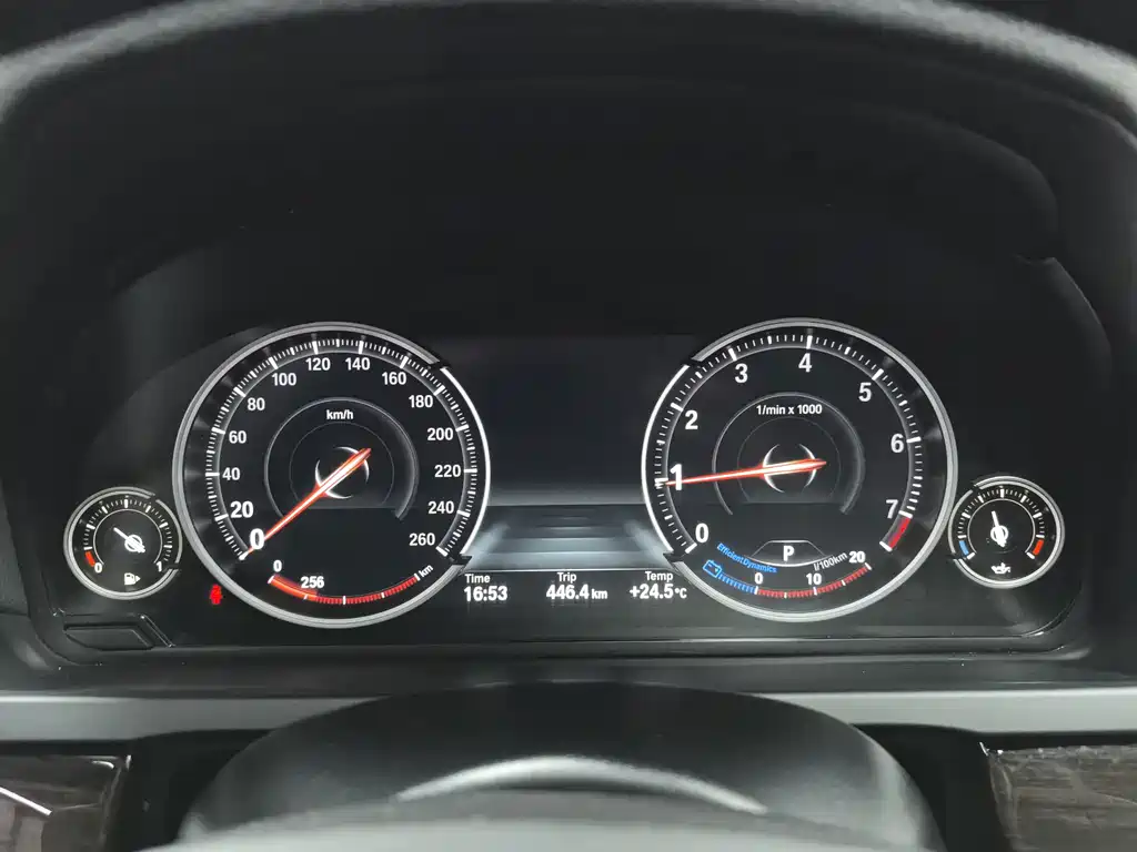 BMW 7 Series — миниатюра 10
