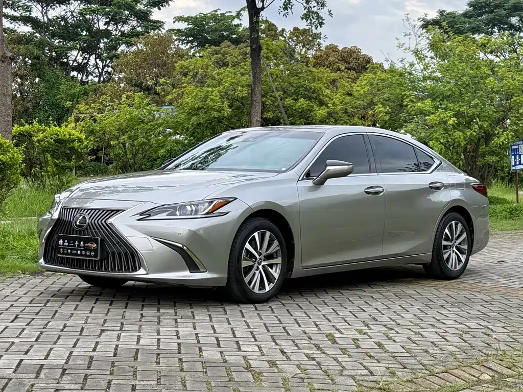 Lexus ES 2019