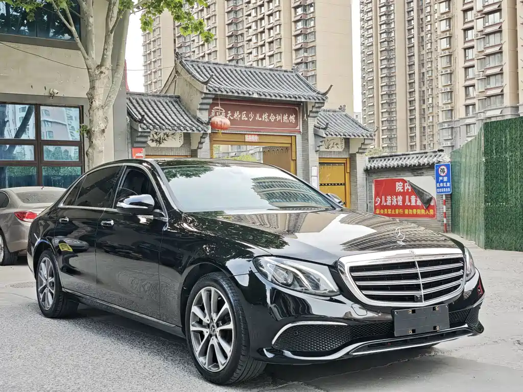 Mercedes-Benz E-Class — миниатюра 3