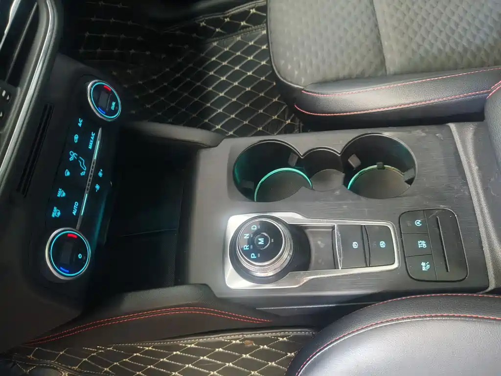 Ford Focus 2020 EcoBoost 180 AT ST Line