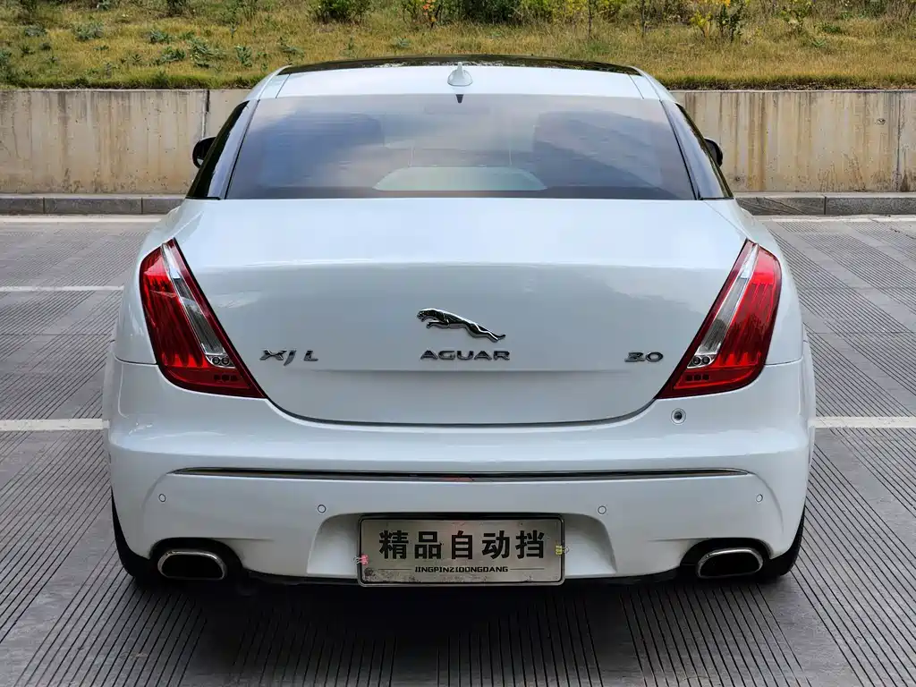 Jaguar XJ — миниатюра 9