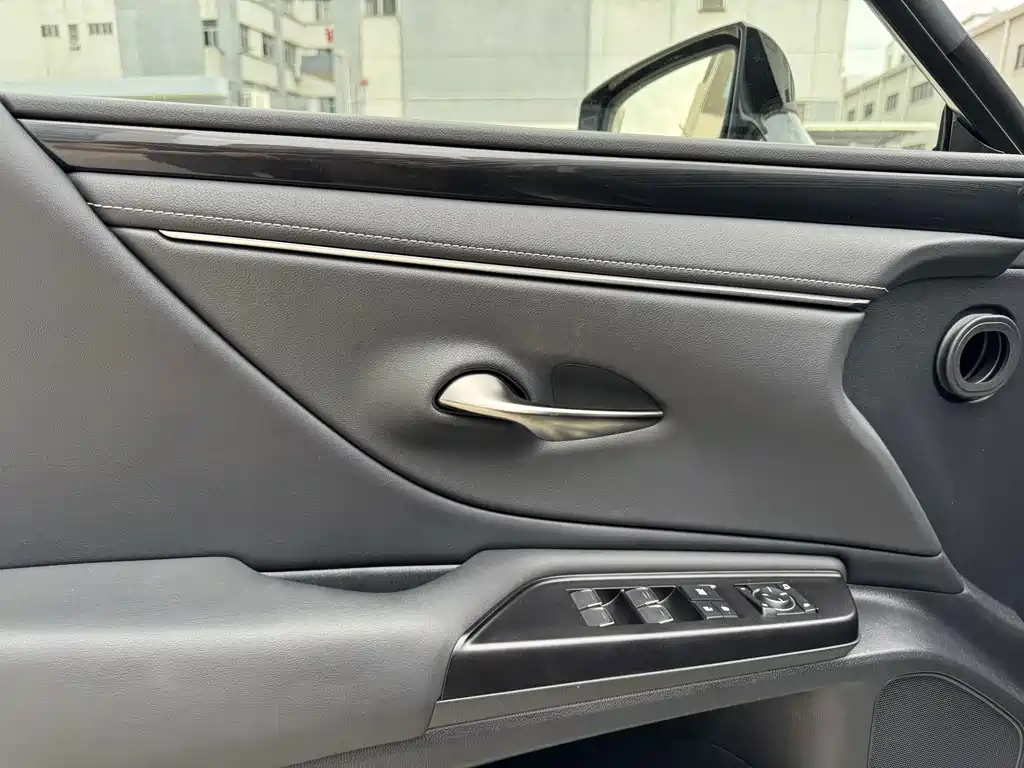 Lexus ES — миниатюра 15