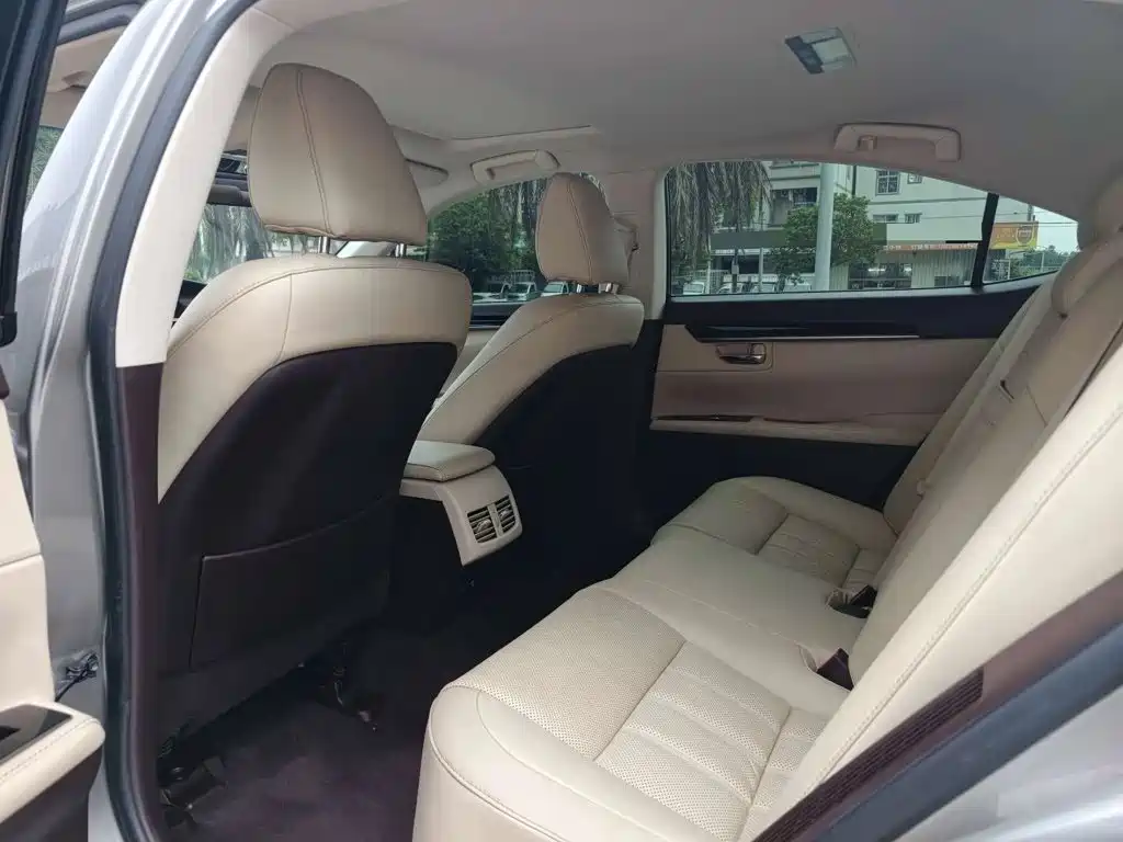 Lexus ES — миниатюра 8