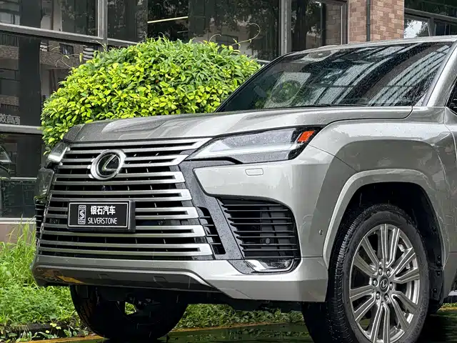 Lexus LX — фото 1