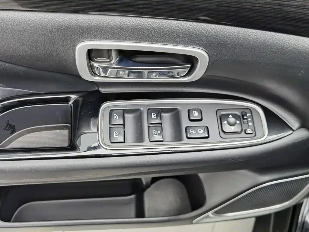 Mitsubishi Outlander — миниатюра 9