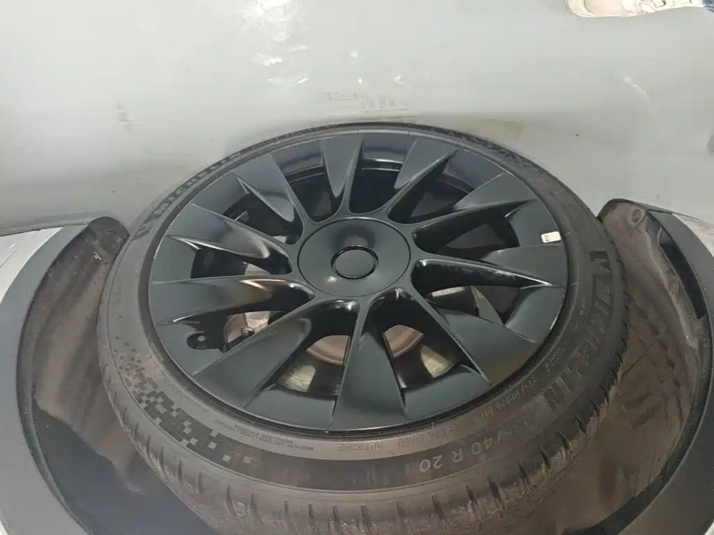 Tesla Model Y — миниатюра 23
