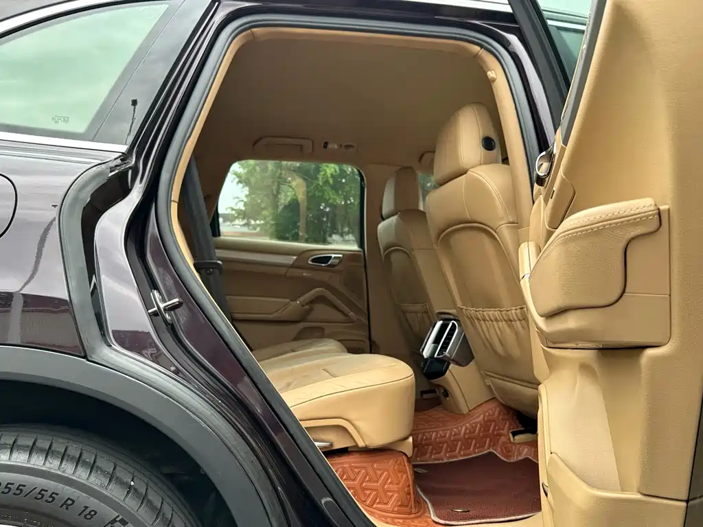 Porsche Cayenne — миниатюра 12