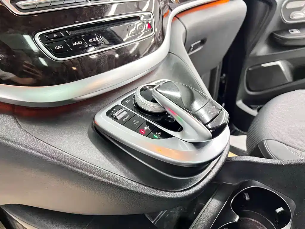 Mercedes-Benz V-Class — миниатюра 12
